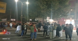 হাদি হত্যার বিচার দাবিতে লালমনিরহাটে ছাত্রদের অবরোধ